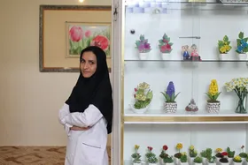 گل&zwnj;های مصنوعی &laquo;اعظم&raquo; عطر نان دارد | روایت بانوی کارآفرینی که با دست فروشی کارش را شروع کرد