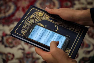 آیین معنوی اعتکاف در حرم امام رضا (ع)