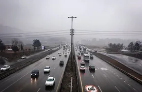 جاده&zwnj;های شمالی خراسان رضوی بارانی و لغزنده است