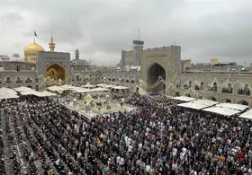 نماز باشکوه عید فطر در حرم رضوی اقامه شد | طنین&zwnj;اندازی نقاره شادی در حرم امام رضا(ع)