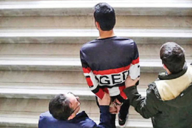 پلیس مشهد ۳ سارق خیابانی را در بزنگاه سرقت بازداشت کرد