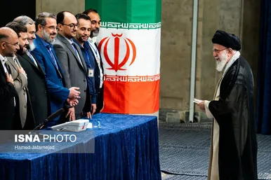 عکس‌هایی از حضور رهبر معظم انقلاب در شعبه اخذ رأی چهاردهمین انتخابات ریاست‌جمهوری