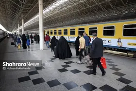 دعای مشترک مسافران قطار؛ پیروزی ایران، نخستین آرزوی زائرانی است که پا به مشهد می&zwnj;گذارند