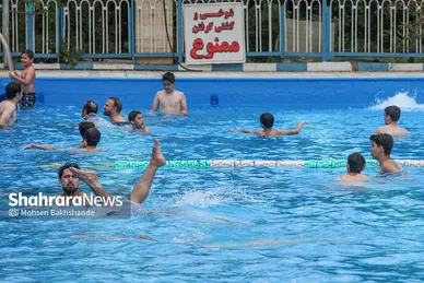 عکس‌هایی از استخر روباز پارک ملت