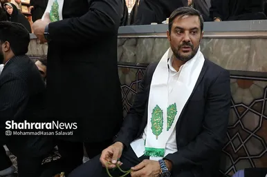 عرض ارادت قهرمانان ورزش ایران در حرم مطهر رضوی