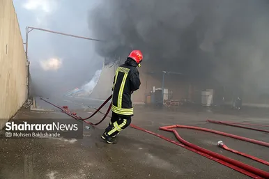 آتش سوزی گسترده در کارخانه یخچال سازی