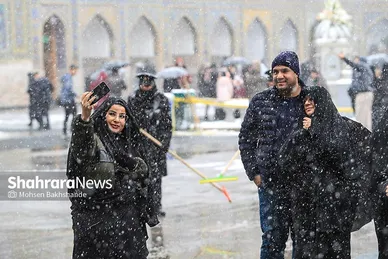 گزارش تصویری | یک روز برفی در حرم مطهر امام رضا(ع) - ۲۱ بهمن ۱۴۰۳
