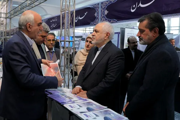 بازدید رئیس‌جمهور از نمایشگاه «پیشگامان پیشرفت» + عکس (۶ بهمن ۱۴۰۳)