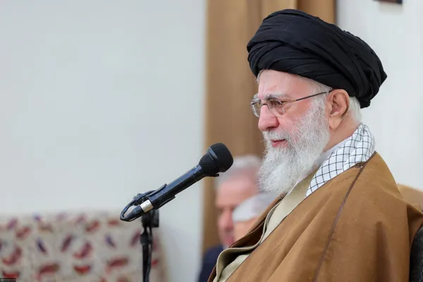 رهبر معظم انقلاب در دیدار فرماندهان عالی نیروهای مسلح: دشمن از پیشرفت‌های جمهوری اسلامی کلافه و عصبی است + تصاویر