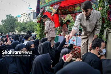 تشییع پیکر مطهر ۵ شهید مدافع حرم در مشهد