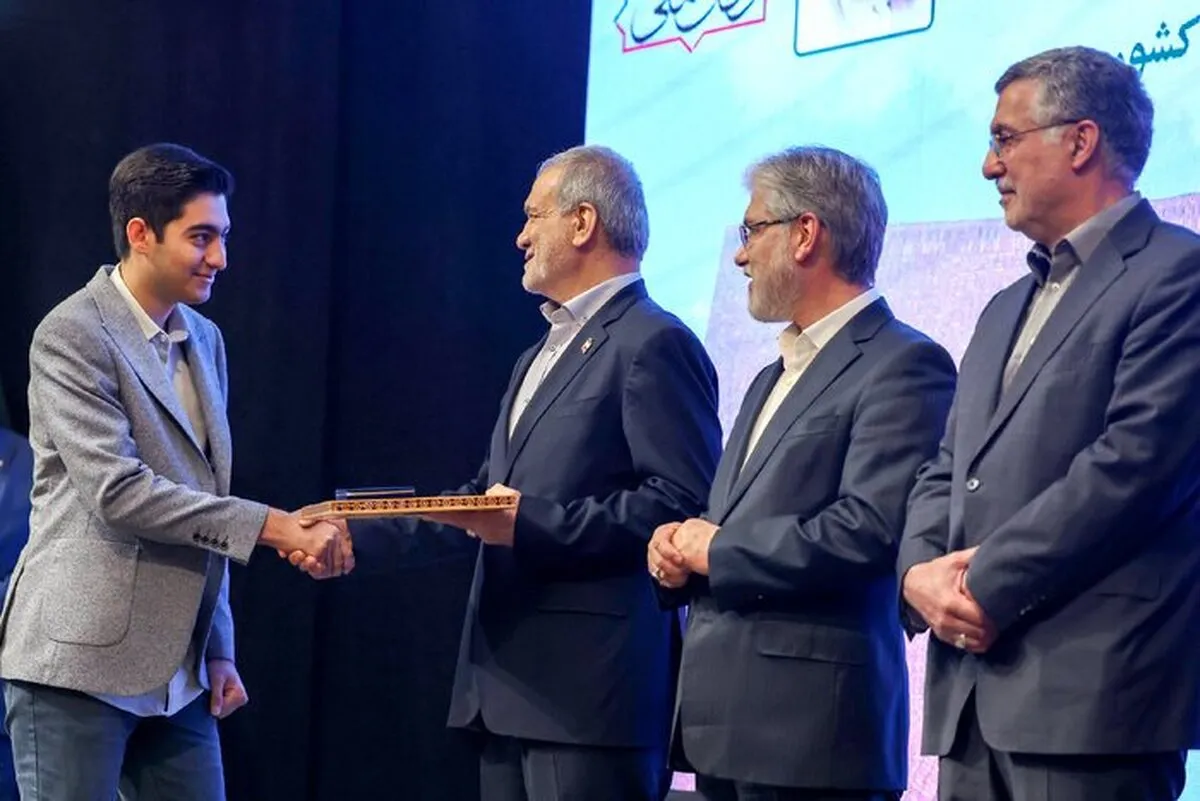 پزشکیان در مراسم آغاز سال تحصیلی دانشگاه‌ها: در مقابلِ دانایان، فارغ از دیدگاه و جنسیت سرخم کنیم