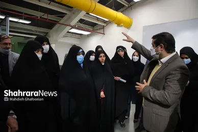 بازدید معاون رییس جهمور در امور زنان و خانواده از کارخانه نوآوری مشهد