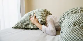 چرا بی خوابی در بین زنان شایع&zwnj;تر از مردان است؟