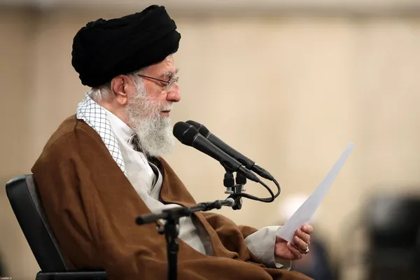 رهبر معظم انقلاب در دیدار معلمان: تشکر از معلم برای توجه دادن افکار عمومی به اهمیت معلم است + فیلم و تصاویر