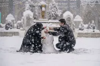 ویدئو| حال و هوای شب برفی در حرم مطهر رضوی