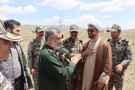امیر سرتیپ صباحی&zwnj;فرد و سردار حاجی&zwnj;زاده از مواضع پدافندیِ نطنز و خنداب بازدید کردند