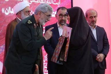 مراسم رونمایی از تقریظ رهبر انقلاب بر کتاب 
