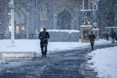 بارش برف در حرم مطهر رضوی