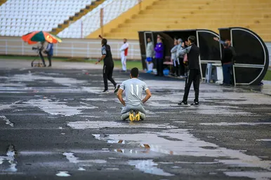 لیگ برتر فوتبال | مسابقه شهرخودرو مشهد و صنعت نفت آبادان