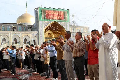 نماز عید قربان در حرم مطهر رضوی