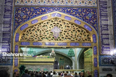 گزارش تصویری | تعویض گل‌های ضریح حرم مطهر امام‌رضا(ع)