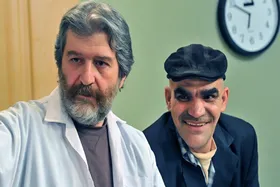 &laquo;اصغر حیدری&raquo; بازیگر &laquo;شب&zwnj;های برره&raquo; روی تخت بیمارستان + علت