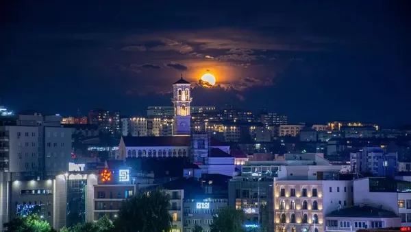 تصاویری از ابرماه کامل شب گذشته در سراسر دنیا (۱۱ مرداد ۱۴۰۲)