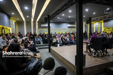 گپ و گفت منصور ضابطیان با موضوع کتاب جدیدش با عنوان «دو دستی»