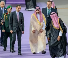 ویدئو| استقبال بن&zwnj;سلمان از بشار اسد در اجلاس سران اتحادیه عرب