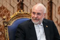 رئیس مجلس در پیامی به مناسبت هفته دولت: اختلاف و فرسایش توان داخلی، دقیقاً همان چیزی است که دشمن می‌خواهد | خدمت به مردم در جنگ اقتصادی، بخشی از دفاع ملی است