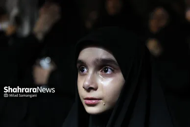 گزارش تصویری | اهتزاز پرچم سرخ «یا لثارات الحسین (ع)» در مسیر تشییع پیکر قائد شهید امت در مشهد