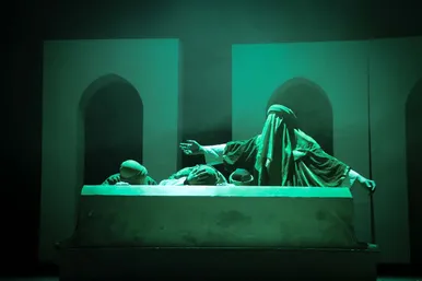 تئاتر آئینی «گرگ و میش»