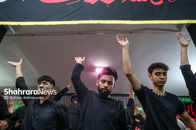 عکس‌هایی از مراسم علم کشیِ مهاجران افغانستانی در گلشهر مشهد