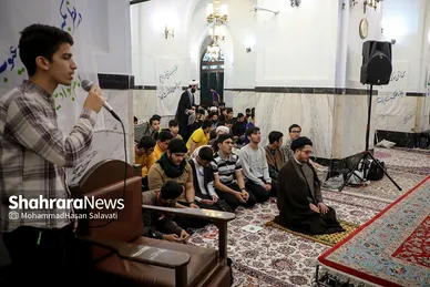اعتکاف نوجوانان دهه هشتادی در حرم مطهر رضوی