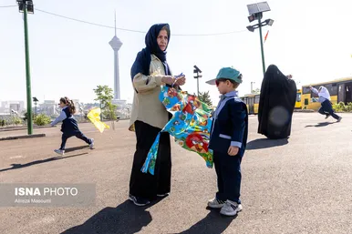 گزارش تصویری | پرواز بادبادک‌ها به یاد کودکان میناب