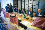 دیدار وزرای خارجه ایران و عربستان در آفریقای جنوبی | وزیر خارجه عربستان: به‌زودی به تهران سفر می‌کنم + فیلم و تصاویر