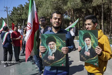 گزارش تصویری | تشکیل بزرگترین زنجیره انسانی جان فدا توسط مردم و دانشجویان مشهدی در دانشگاه فردوسی