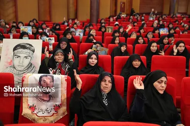مراسم رونمایی از تقریظ رهبر انقلاب بر کتاب 