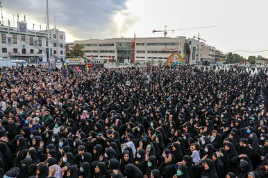 تشییع پیکر مطهر 5 شهید مدافع حرم در مشهد