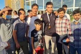 محسن رضایی قهرمان تکواندوی افغانستان در مشهد + عکس