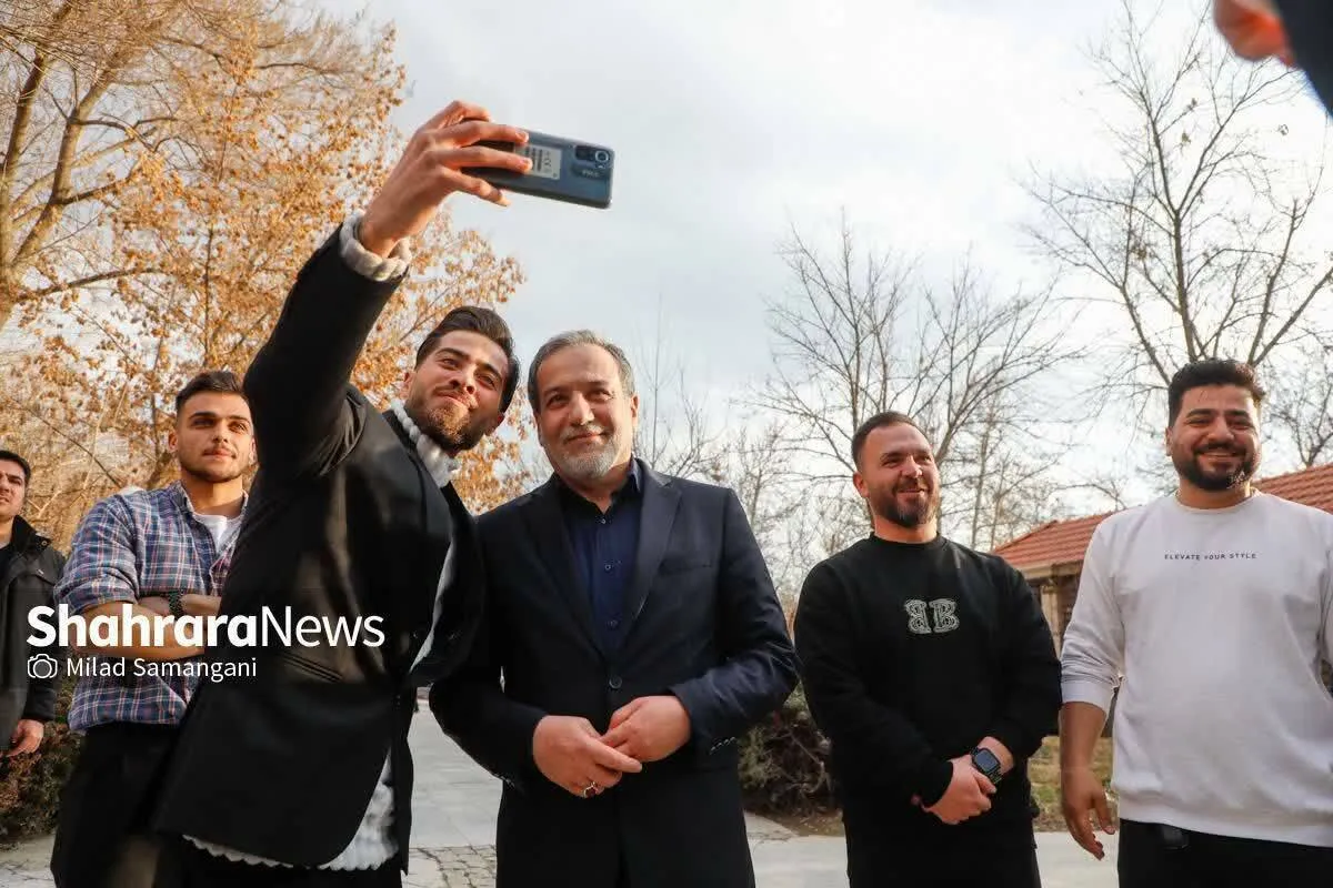 سلفی با وزیر امورخارجه در بوستان کوهسنگی مشهد (۳ اسفند ۱۴۰۳)