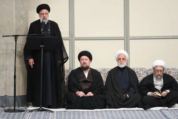 رهبر معظم انقلاب: رژیم صهیونیستی، سیلی اقدام در سوریه را خواهد خورد | فعالیت‌های وسیع زیر ساختی بخش شیرین اقتصاد است + فیلم و تصاویر
