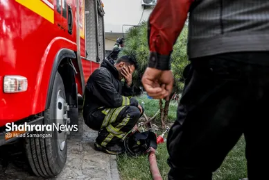 گزارش تصویری | حریق گسترده کارگاه مبل‌سازی در بزرگراه بابانظر مشهد (۲۱ شهریور ۱۴۰۴)