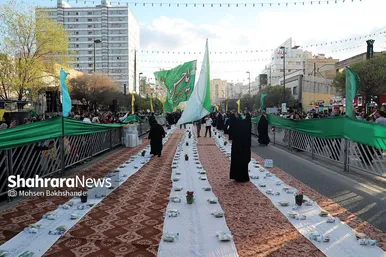 عکس| سفره افطار ۶ کیلومتری مشهدی‌ها در شب میلاد امام حسن مجتبی(ع)