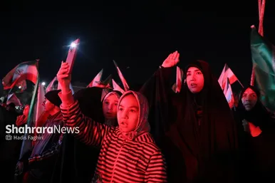 گزارش تصویری | سی‌وسومین شب حضور حماسی مردم مشهد در خیابان‌ها | مراسم وداع با پیکر شهدای امنیت در میدان فلسطین
