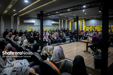 گپ و گفت منصور ضابطیان با موضوع کتاب جدیدش با عنوان «دو دستی»