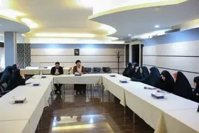 تکریم خانواده&zwnj;های شهدای کانون&zwnj;های مساجد کشور، در اولین روز دهه کرامت ۱۴۰۴