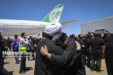 گزارش تصویری | استقبال از پیکر مطهر رهبر شهید انقلاب و خانواده ایشان در فرودگاه مشهد