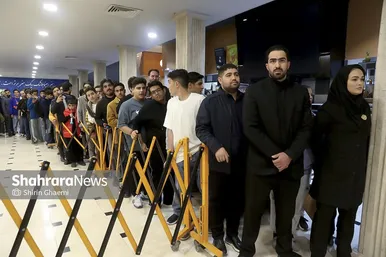 گزارش تصویری | اکران مردمی فیلم سینمایی «آقای زالو» با حضور عوامل در مشهد