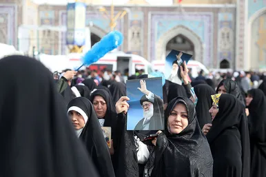 حال و هوای حرم مطهر رضوی در زمان سخنرانی نوروزی مقام معظم رهبری